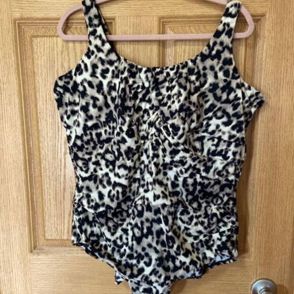 TrimShaper Women's Carmela leopard Underwire crossback one piece swimsuit size 8 - Picture 4 of 16